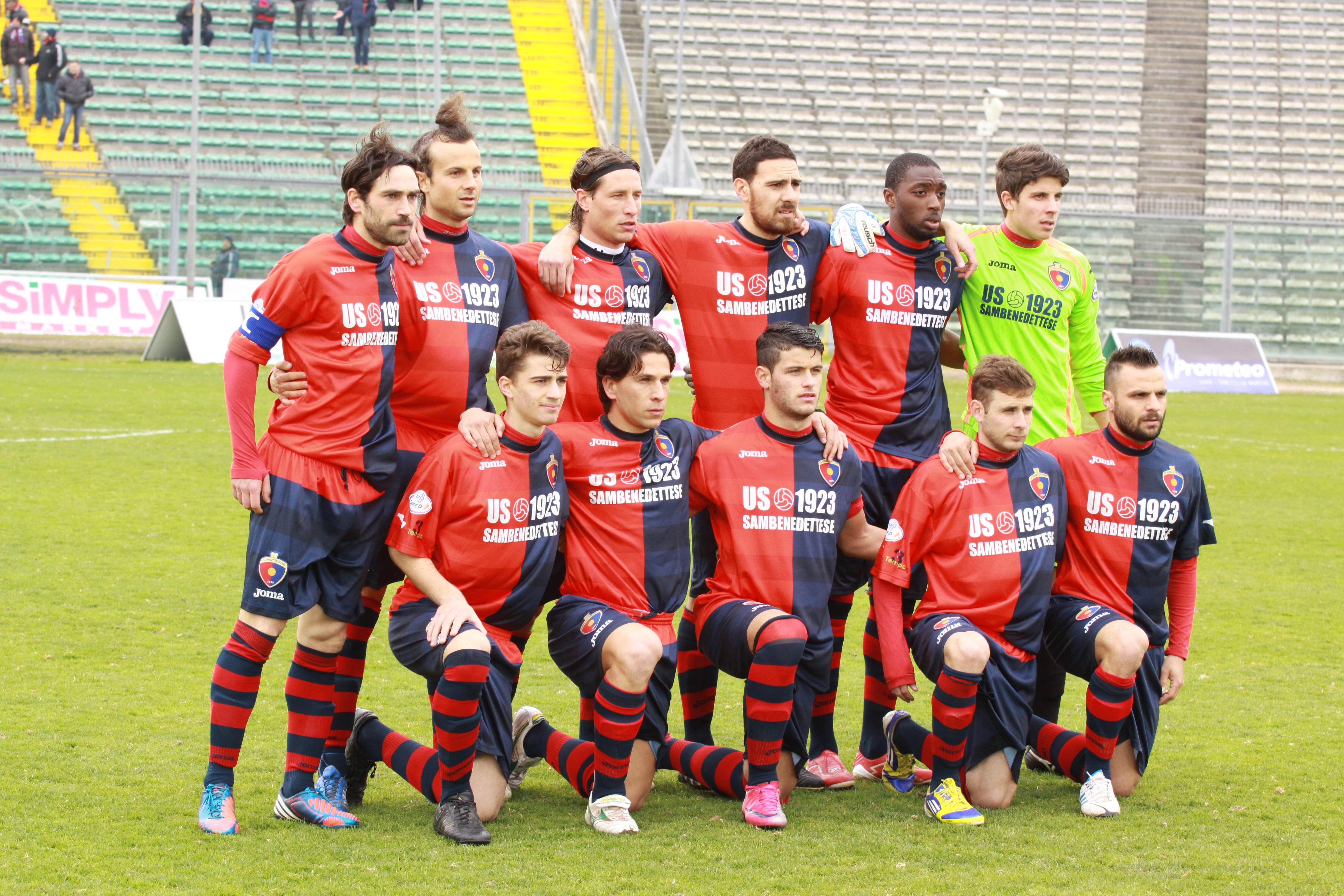  - La-Samb-scesa-in-campo-ad-Ancona-bianchini