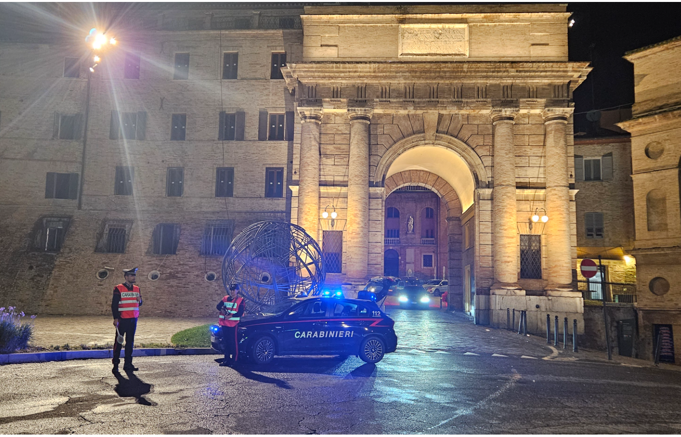 Macerata Ai Domiciliari Per Furto Evade Notato Dai Militari Si