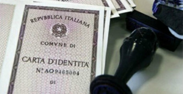 Carenza di supporti elettronici, carte d'identità per ora 