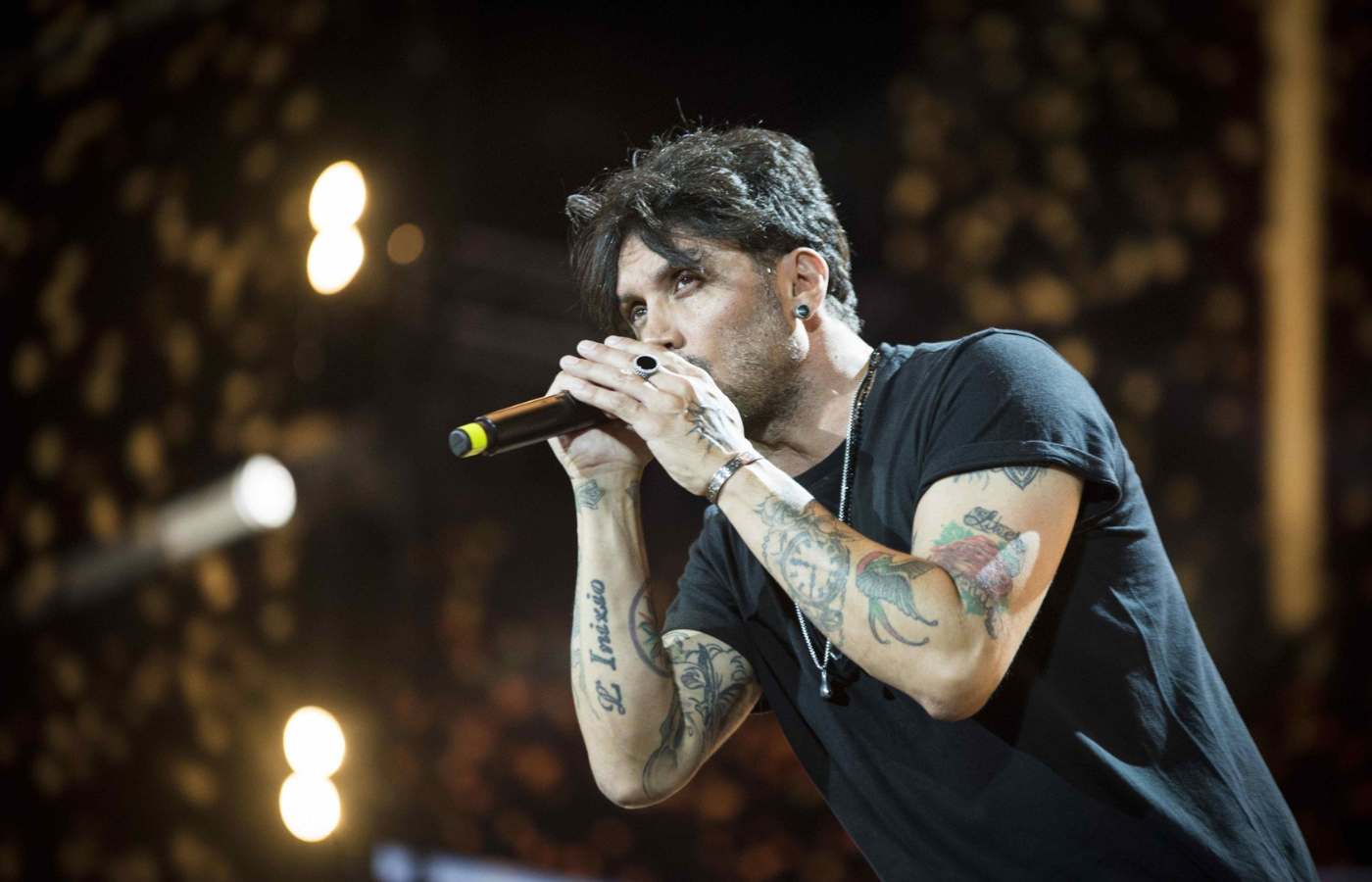 Prosegue il tour musicale di Fabrizio Moro, il 27 agosto è la volta di  Sant'Elpidio a Mare - Riviera Oggi